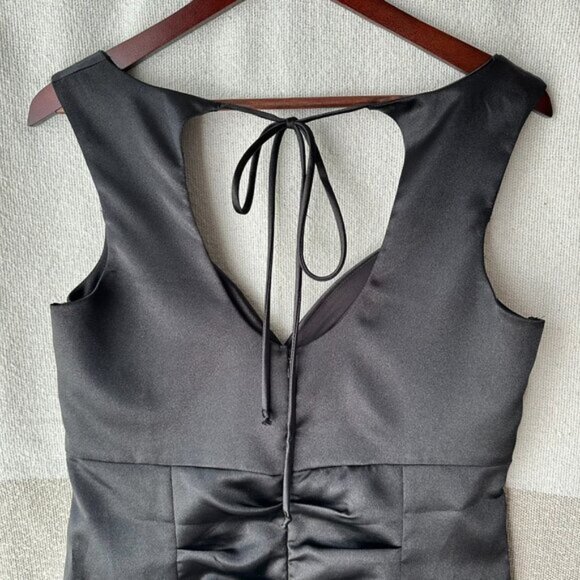 Le Chateau Sleek Black Mini Dress Back Size 11 Ruched Flattering V-Neck LDB Edgy - Picture 9 of 15